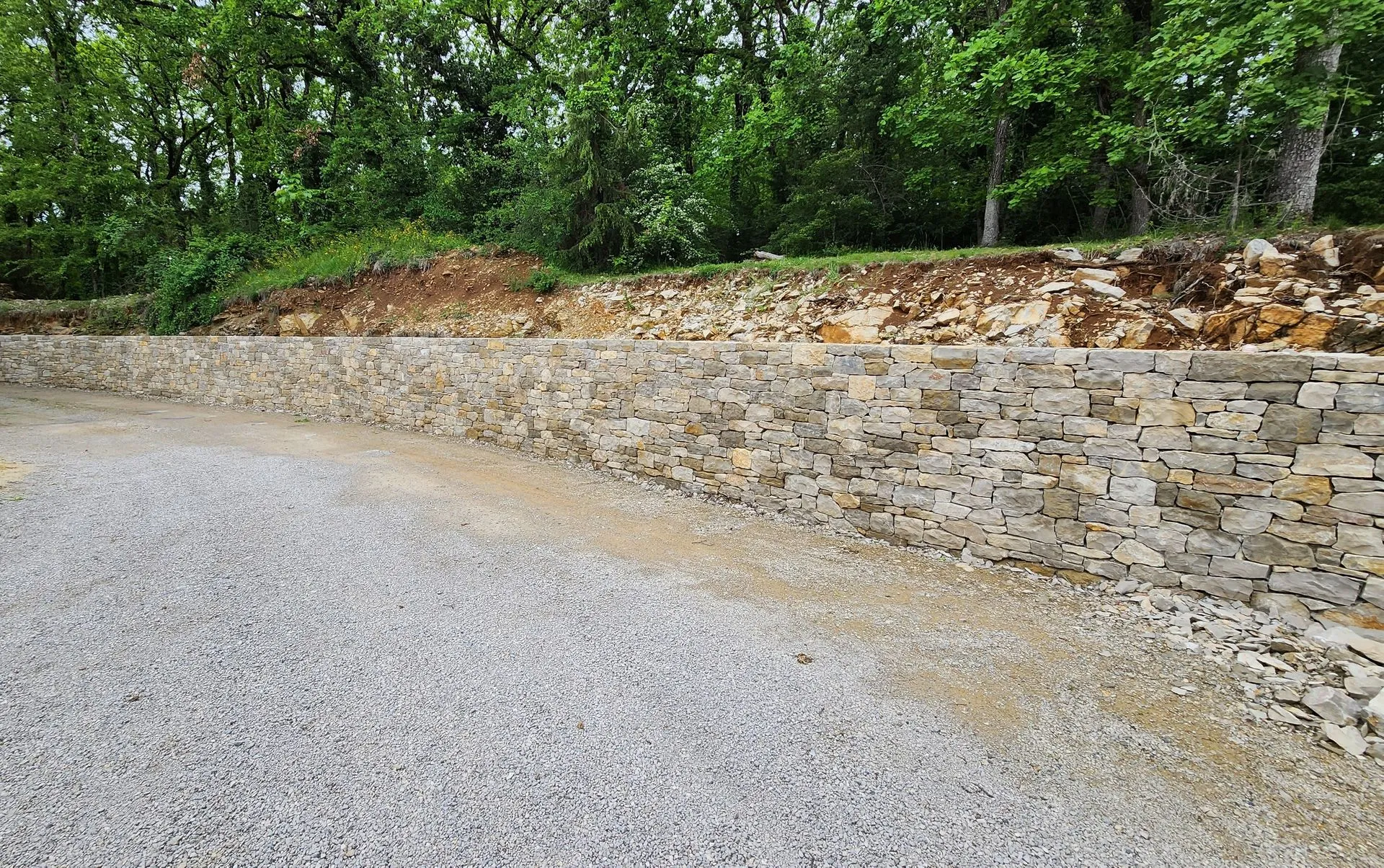 Mur en pierre naturelle calcaire